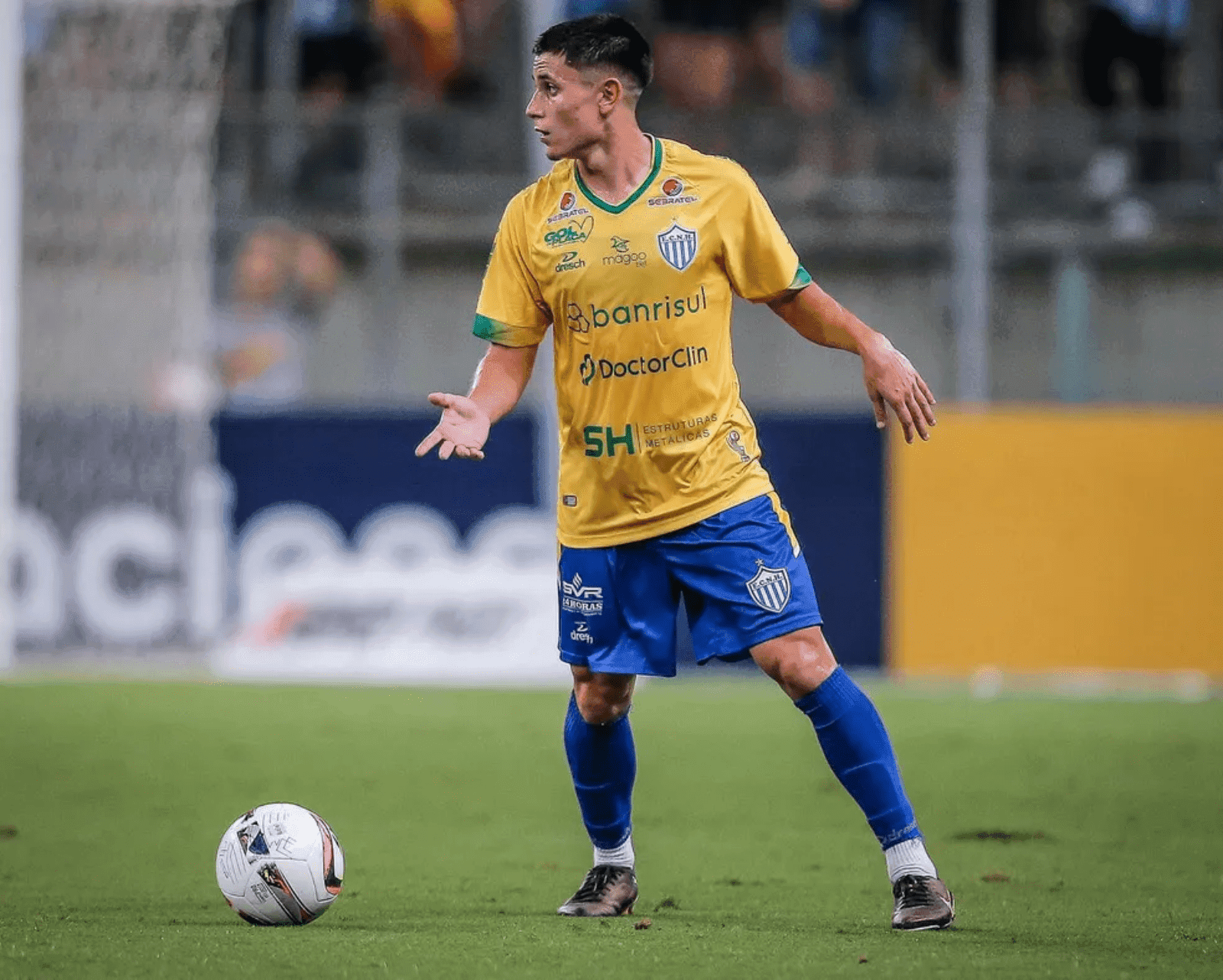 Lateral-esquerdo do Novo Hamburgo, o jovem de 18 anos, chega inicialmente para integral o sub-20 do Timão