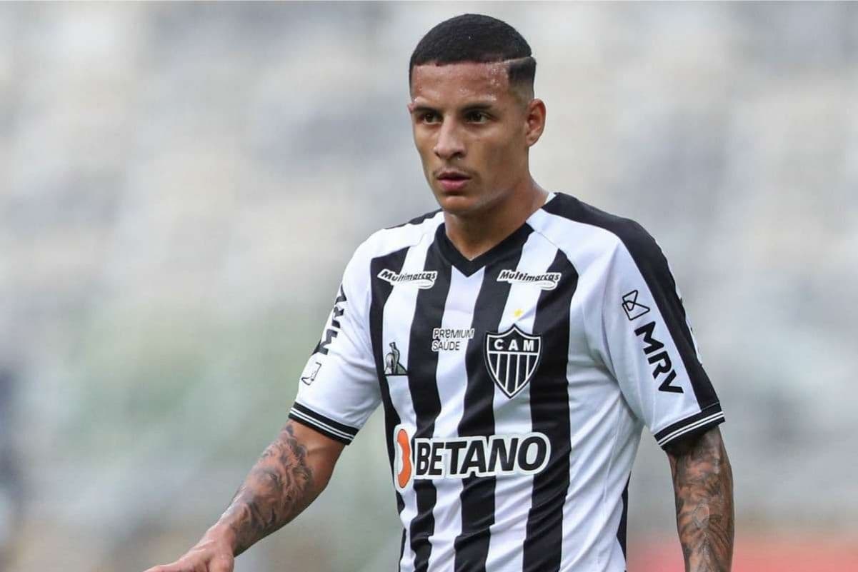 Lateral-esquerdo que atua no futebol alemão 'cavou' vaga no Galo