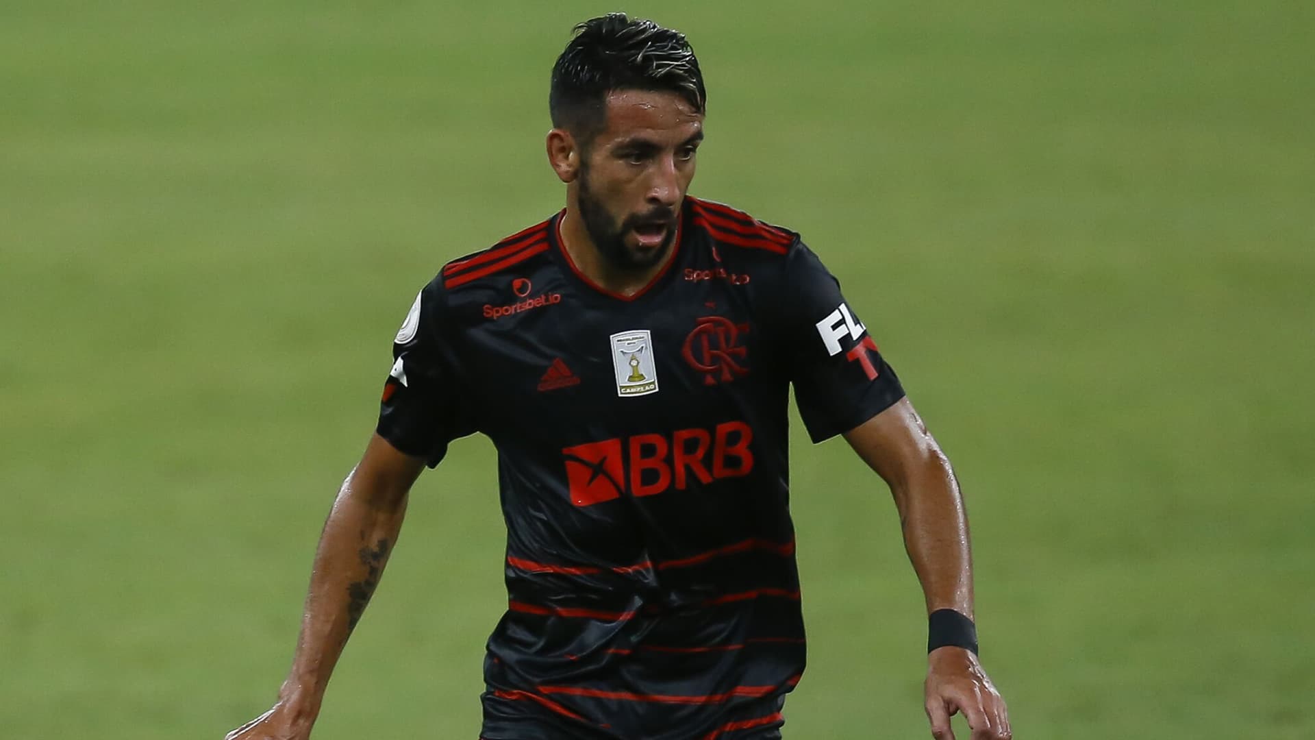 Lateral tem mais três meses de contrato com o Flamengo