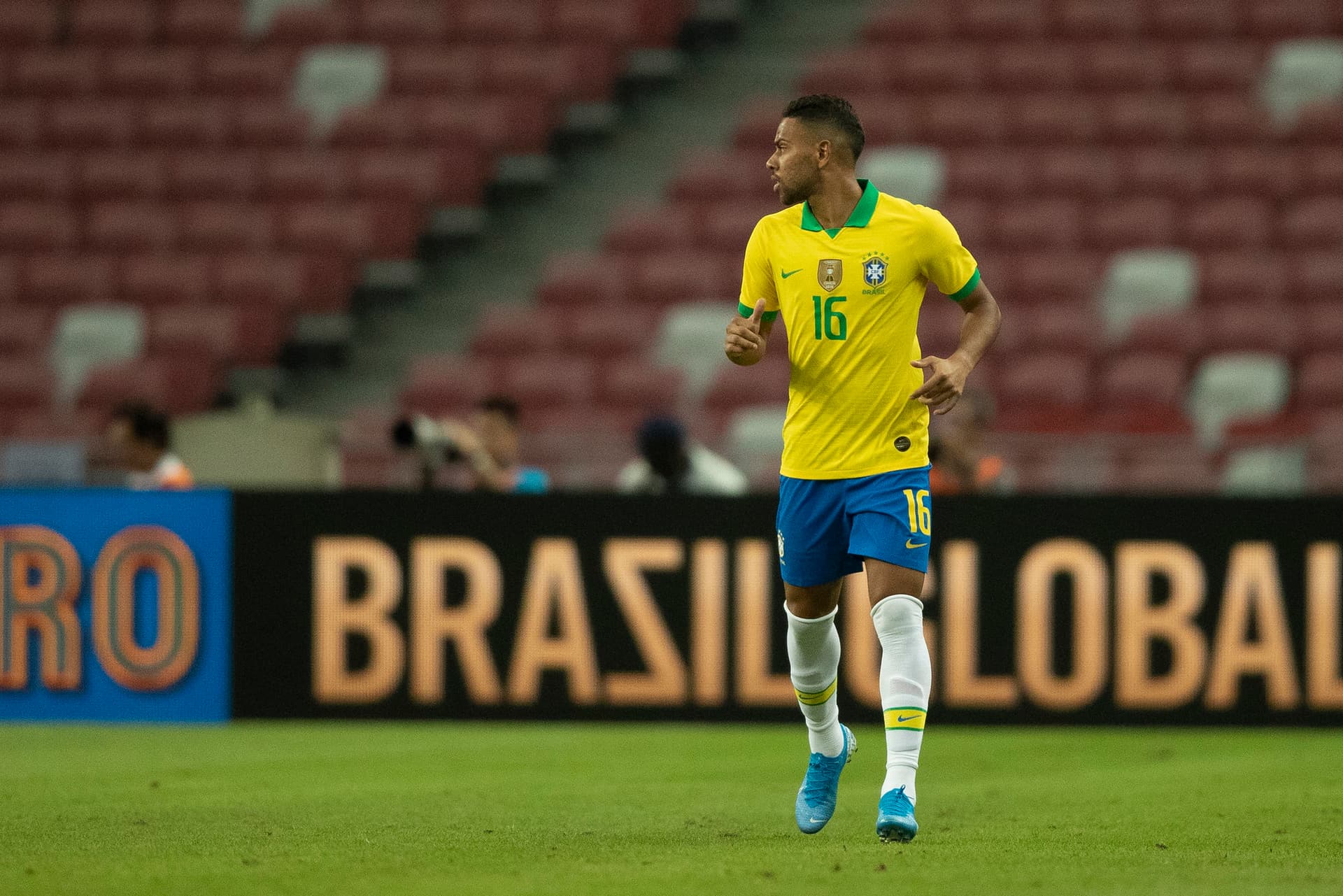 Lateral tomou apenas a primeira dose e não poderia entrar no Equador para a primeira partida