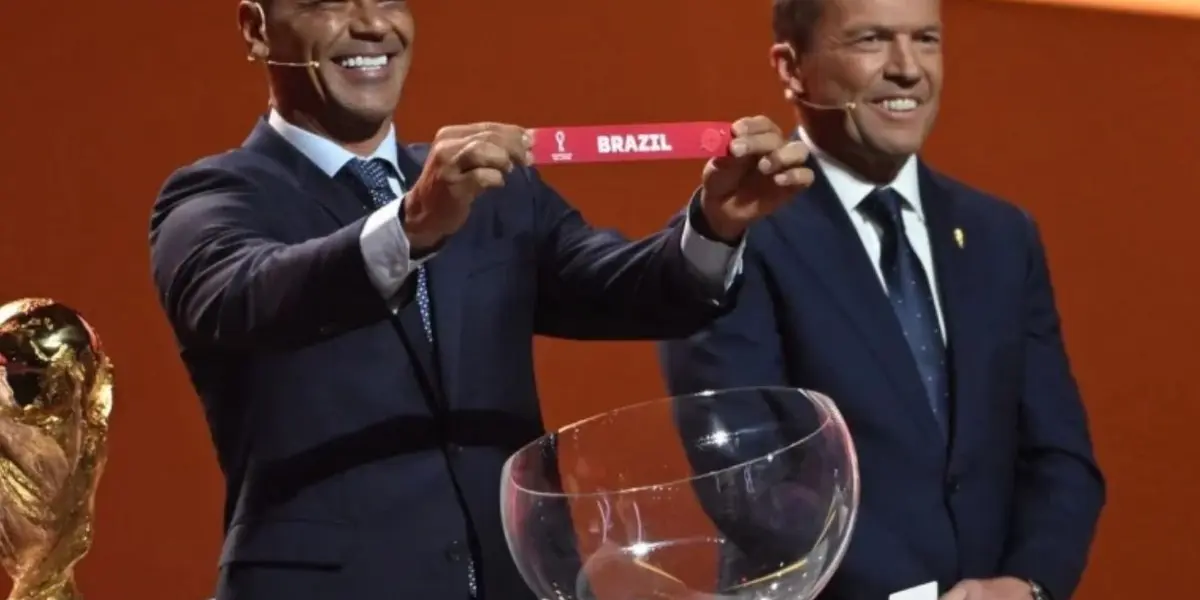 Lenda brasileira foi figura importante no sorteio da fase de grupos do Mundial