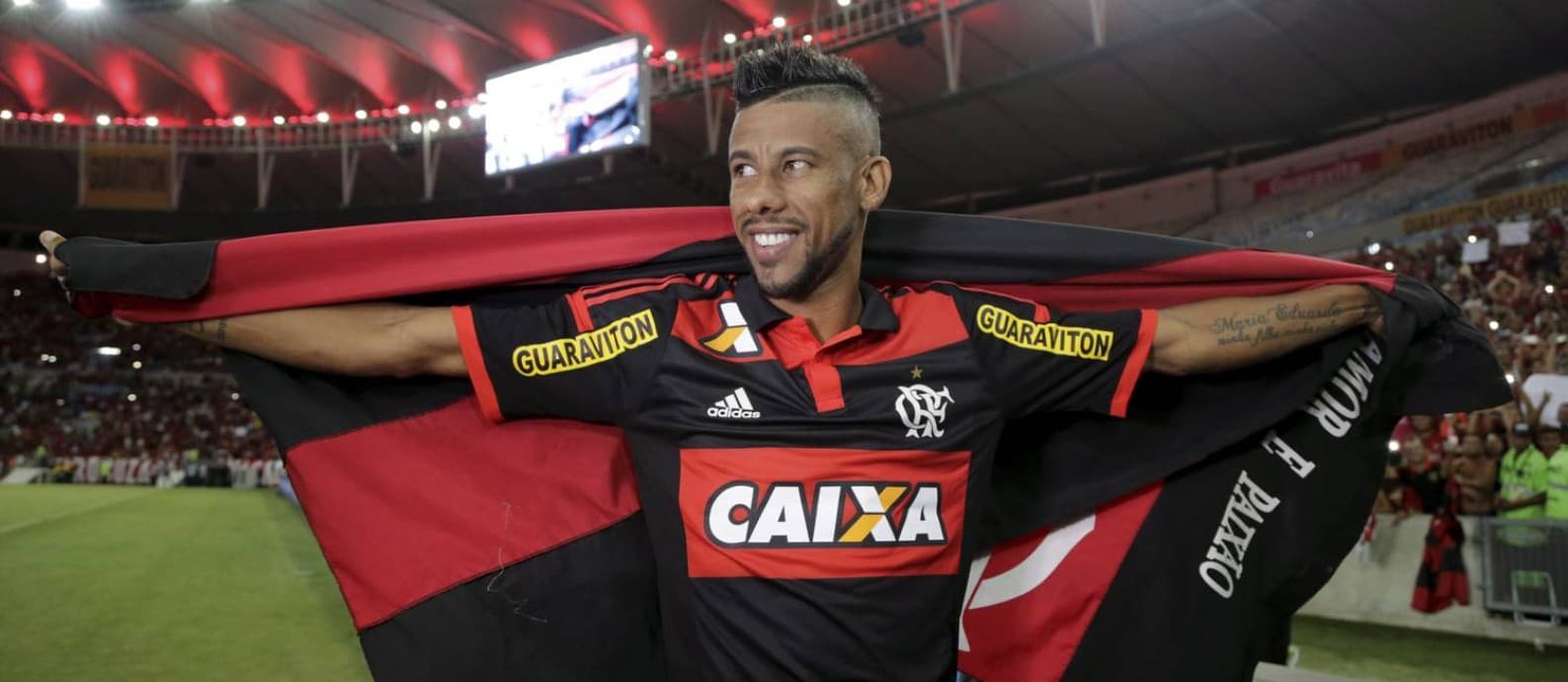 Léo Moura durante dez anos no Flamengo e conquistou a idolatria dos torcedores, ou melhor, parte deles