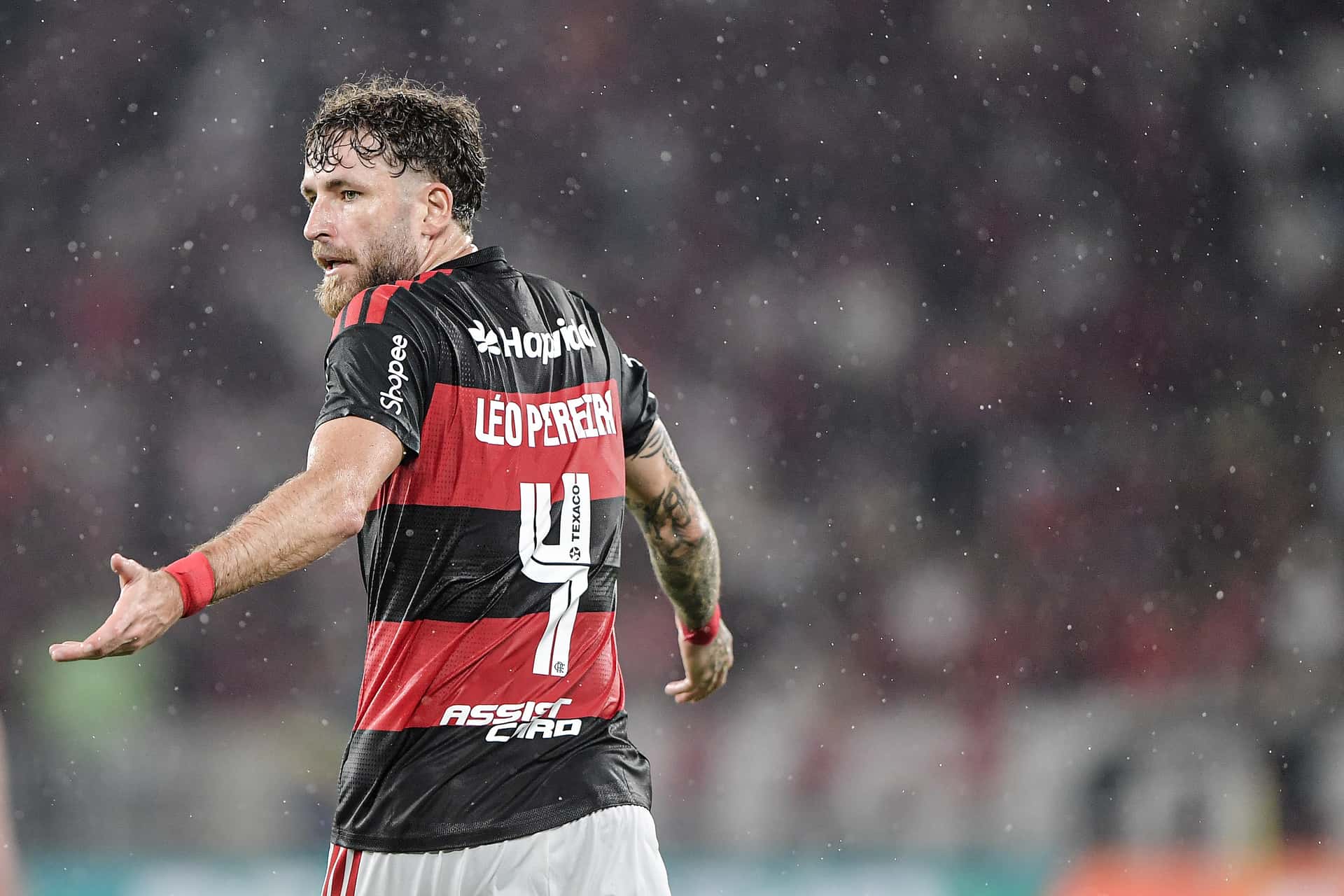 Léo Pereira foi elogiado por Ancelotti - Foto: Thiago Ribeiro/AGIF