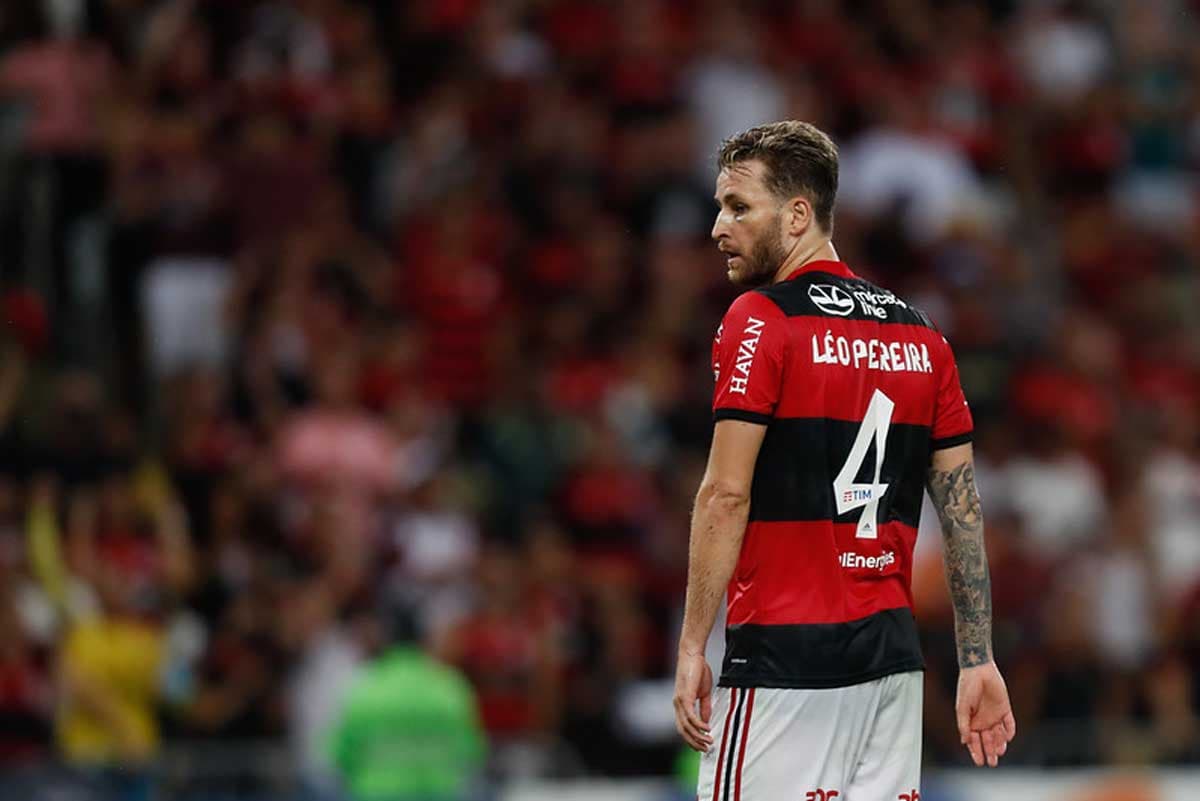 Leo pereira pode deixar o futebol Brasileiro
