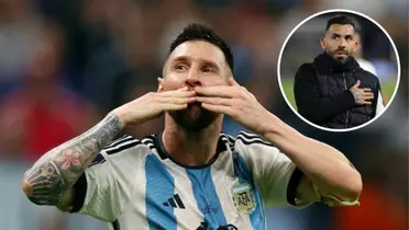 Lionel Messi comemorando pela Argentina ao lado de Tevez no Independiente 