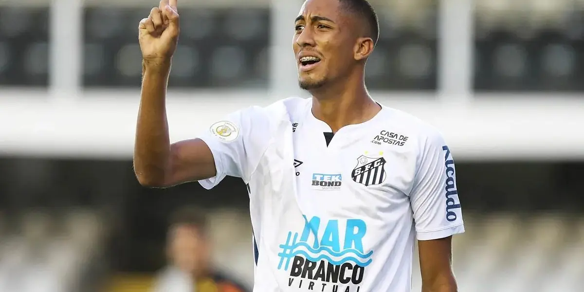 Luan assinou com o clube praiêro