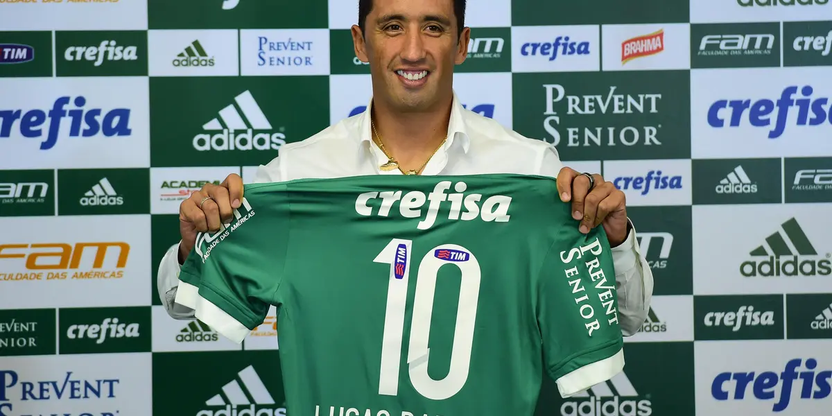 Lucas Barrios não teve a passagem dos sonhos pelo Palmeiras e se transformou em um peregrino no futebol