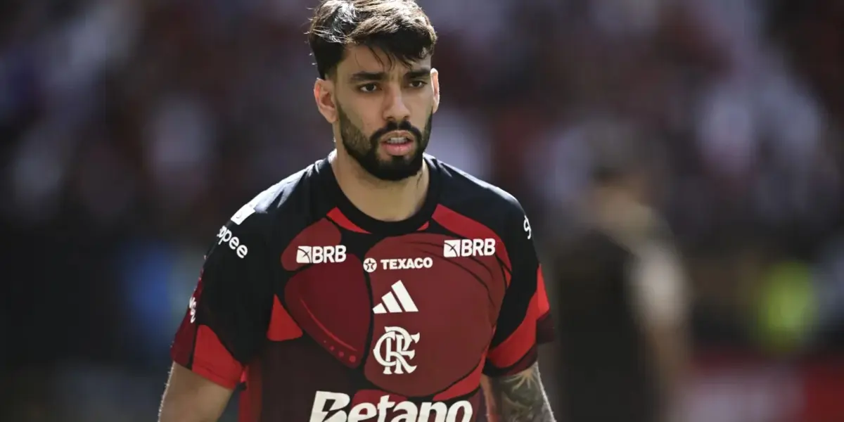 Lucas Paquetá aquece antes de reestreiar pelo Flamengo contra o Corinthians • Ton Molina/Getty Images