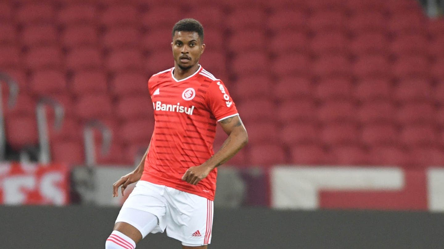 Lucas Ribeiro, jovem zagueiro que esteve no Internacional, foi anunciado como novo reforço do Ceará para a temporada de 2022