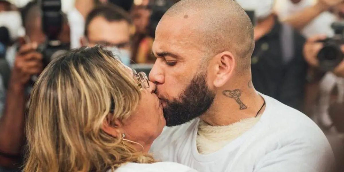Lúcia Alves, mãe do jogador Daniel Alves, recentemente expressou uma revelação sobre a detenção de seu filho, que é acusado
