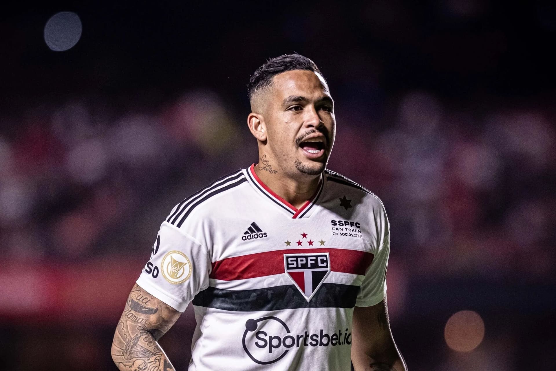 Luciano inicia a era sob o comando de Dorival Junior em grande estilo, marcando um gol no primeiro jogo do novo técnico pelo São Paulo