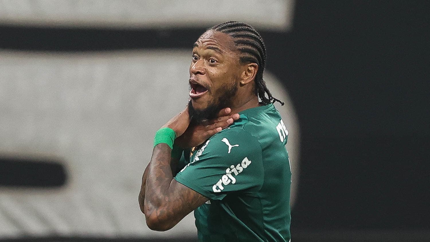 Luiz Adriano perdeu espaço para Deyverson no Palmeiras