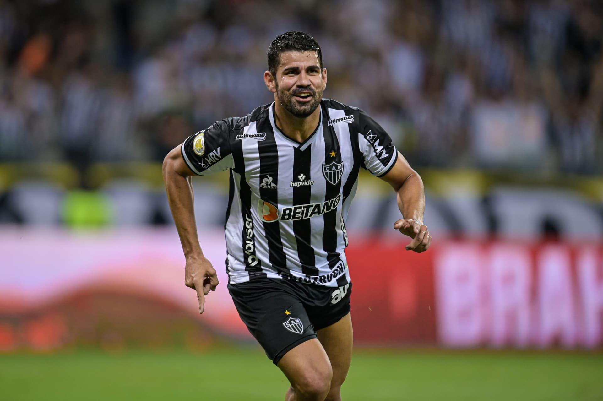 Mais um clube europeu se interessou pelo atacante, que também negocia com o Corinthians