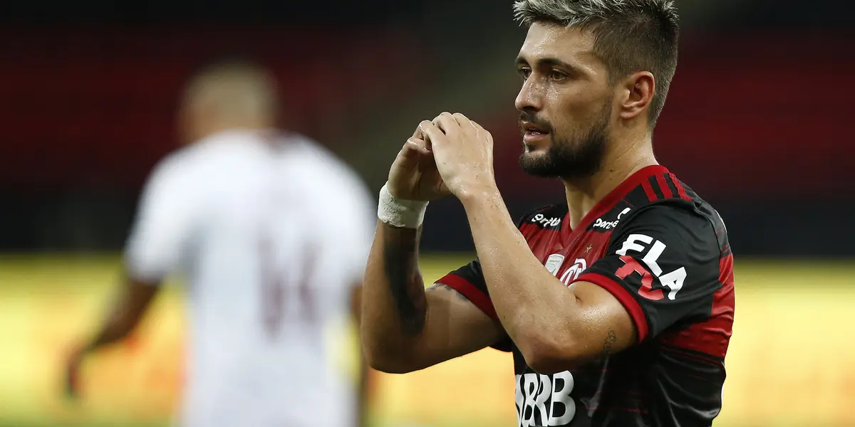 Marcos Braz garante que o uruguaio vai ficar no clube por muito tempo