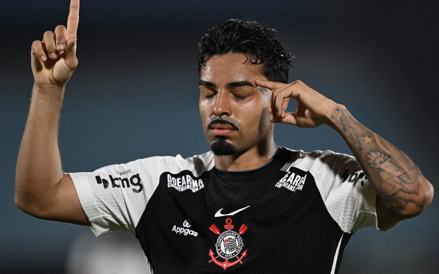 Matheus Bidu em ação pelo Corinthians. Foto: Robson Mafra/AGIF