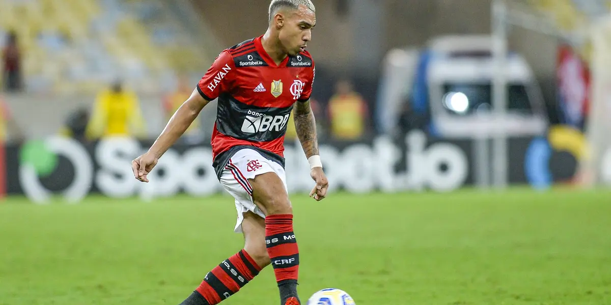 Matheuzinho renovou com o Fla e