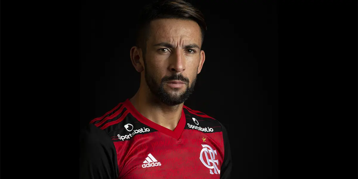 Maurício Isla passa por momento difícil no Flamengo após últimos jogos e desabafa nas redes sociais