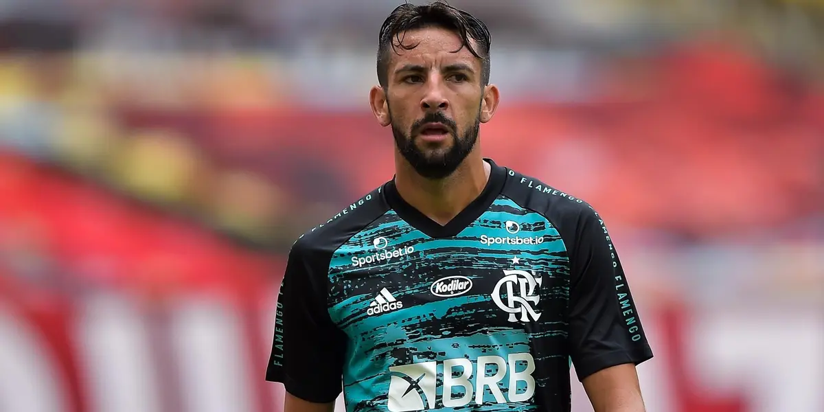 Maurício Isla vive a pior fase no Flamengo e pode sair da equipe em breve