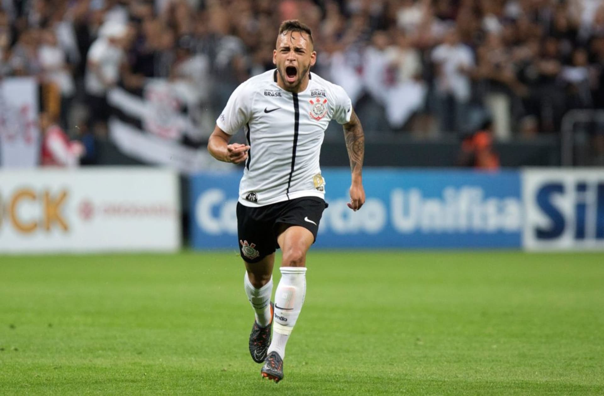 Maycon, jogador de 25 anos emprestado ao Corinthians pelo Shakhtar Donetsk, da Ucrânia, pode deixar o clube paulista durante a abertura