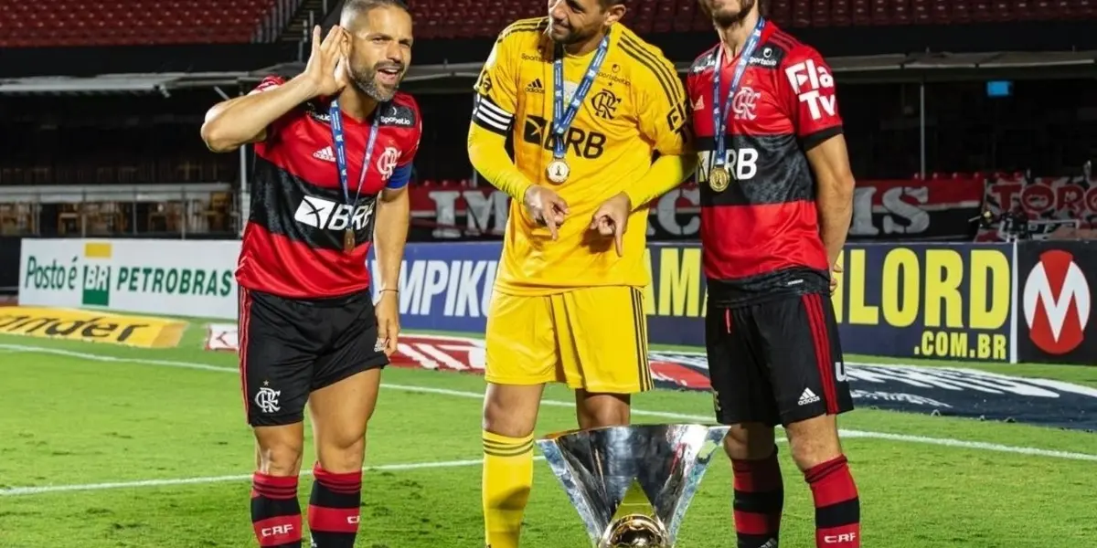Medalhões do Flamengo estão em fim de contrato com o Flamengo e torcedores querem apenas um acerto