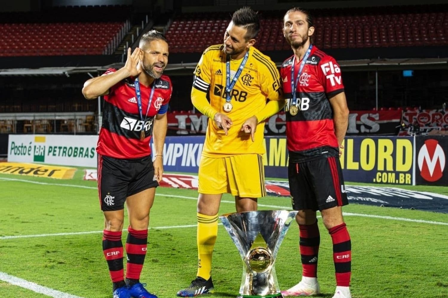 Medalhões do Flamengo estão em fim de contrato com o Flamengo e torcedores querem apenas um acerto