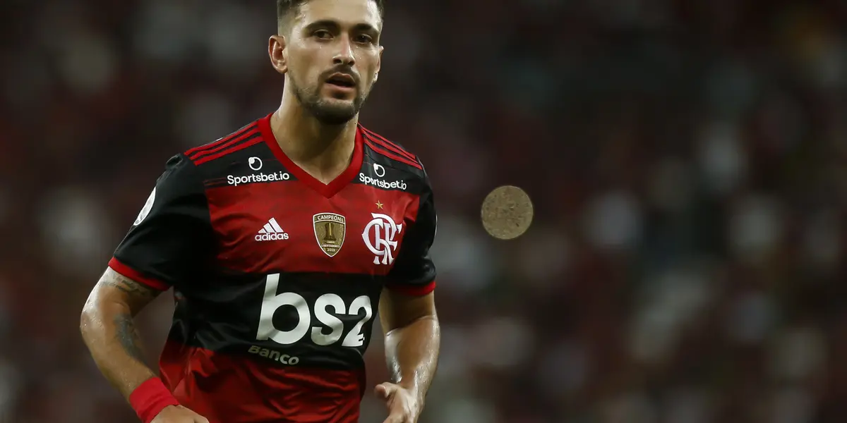 Meia chegou a ser alvo do Flamengo, mas foi parar em rival da Série A