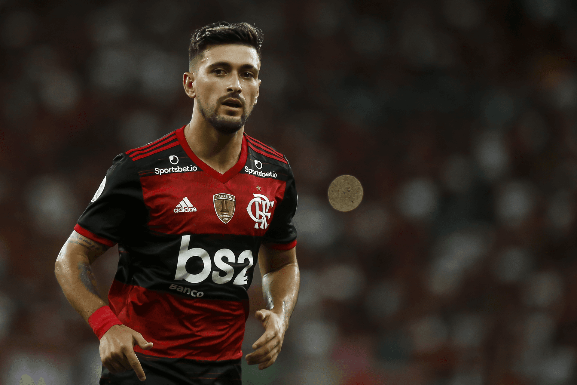 Meia chegou a ser alvo do Flamengo, mas foi parar em rival da Série A