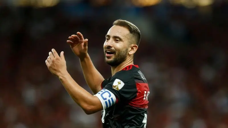 Meia está por detalhes de sair do Flamengo