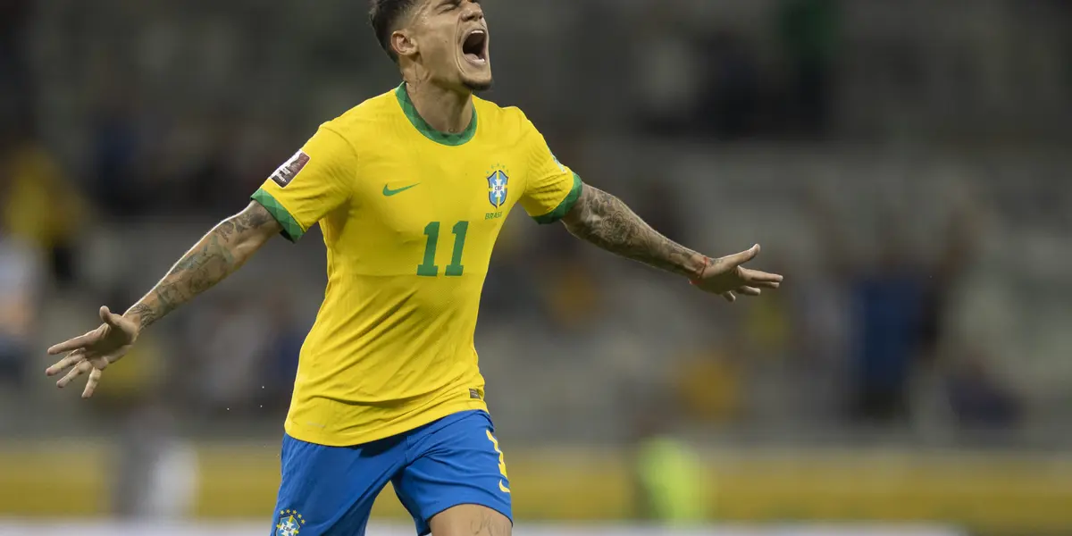 Meia foi um dos melhores em campo na goleada do Brasil sobre o Paraguai