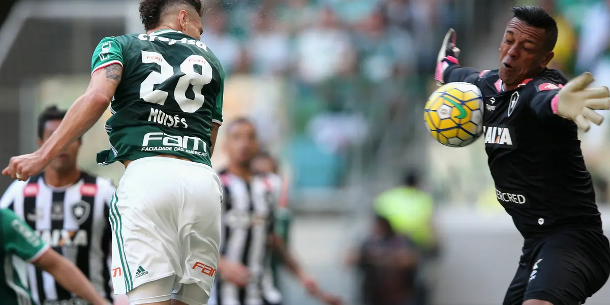 Meia joga atualmente no futebol chinês