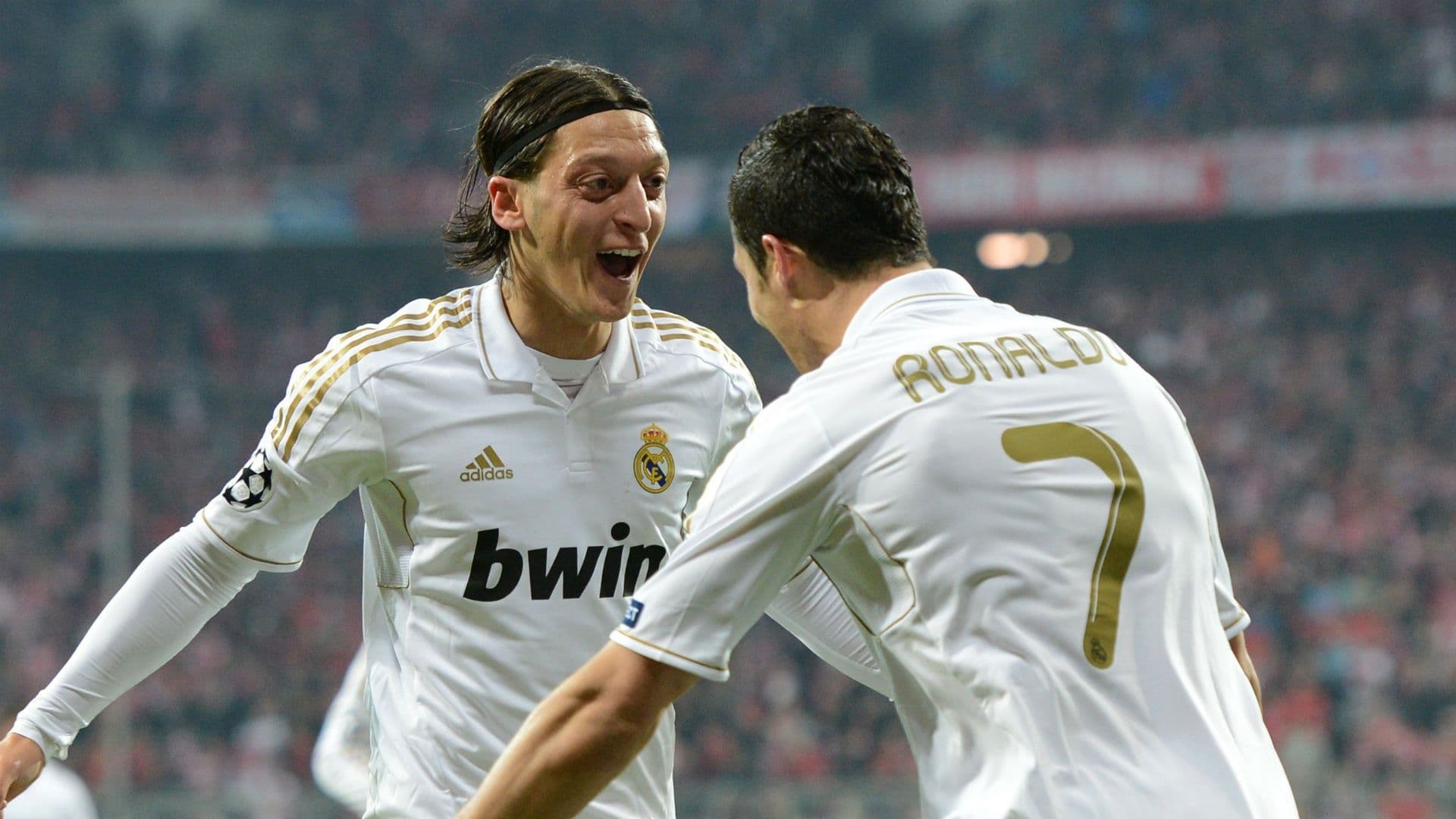 Meia Özil, ex-Real Meia, anunciou a sua aposentadoria do futebol aos 34 anos
