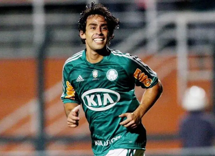Meia teve grande passagem no Brasil, onde atuou pelo Palmeiras