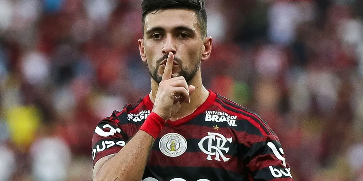 Meia uruguaio não está feliz no Mengão