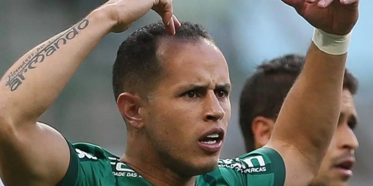 Meia venezuelano está afastado do clube