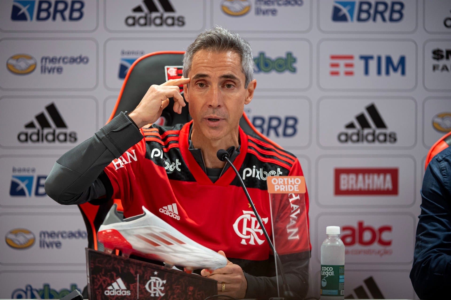 Meio-campista acerta com clube europeu e foi descartado da lista do Flamengo