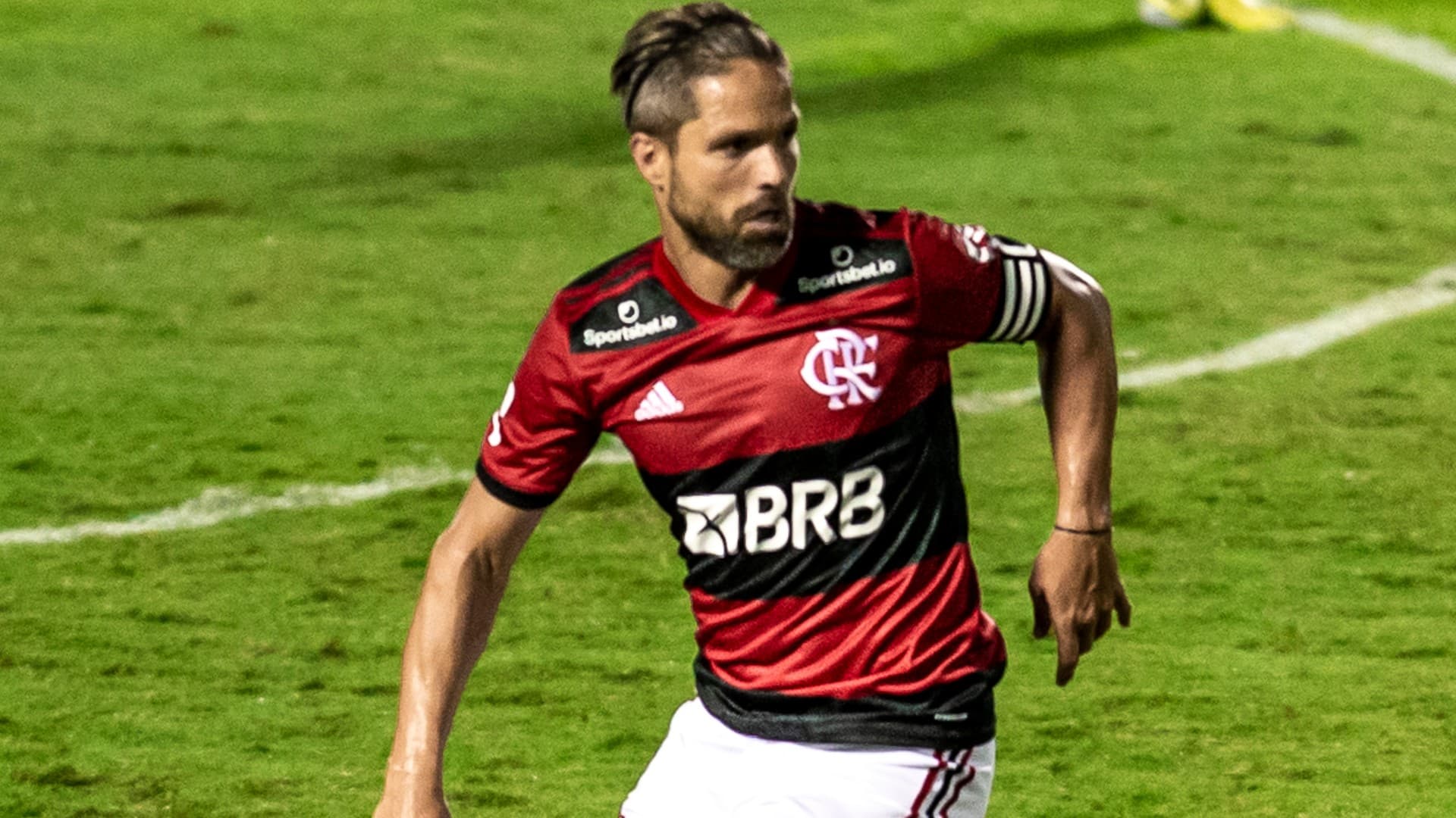 Meio-campista anunciou que vai "pendurar as chuteiras" ao final do Campeonato Brasileiro