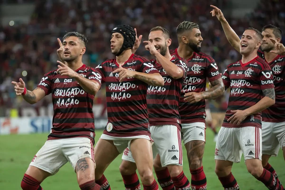 Meio-campista Enzo Fernández está próximo de acertar com o Benfica, de Portugal