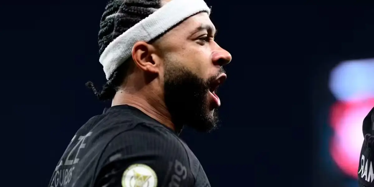 Memphis comemora seu gol diante do Athletico-PR — Foto: Marcos Ribolli