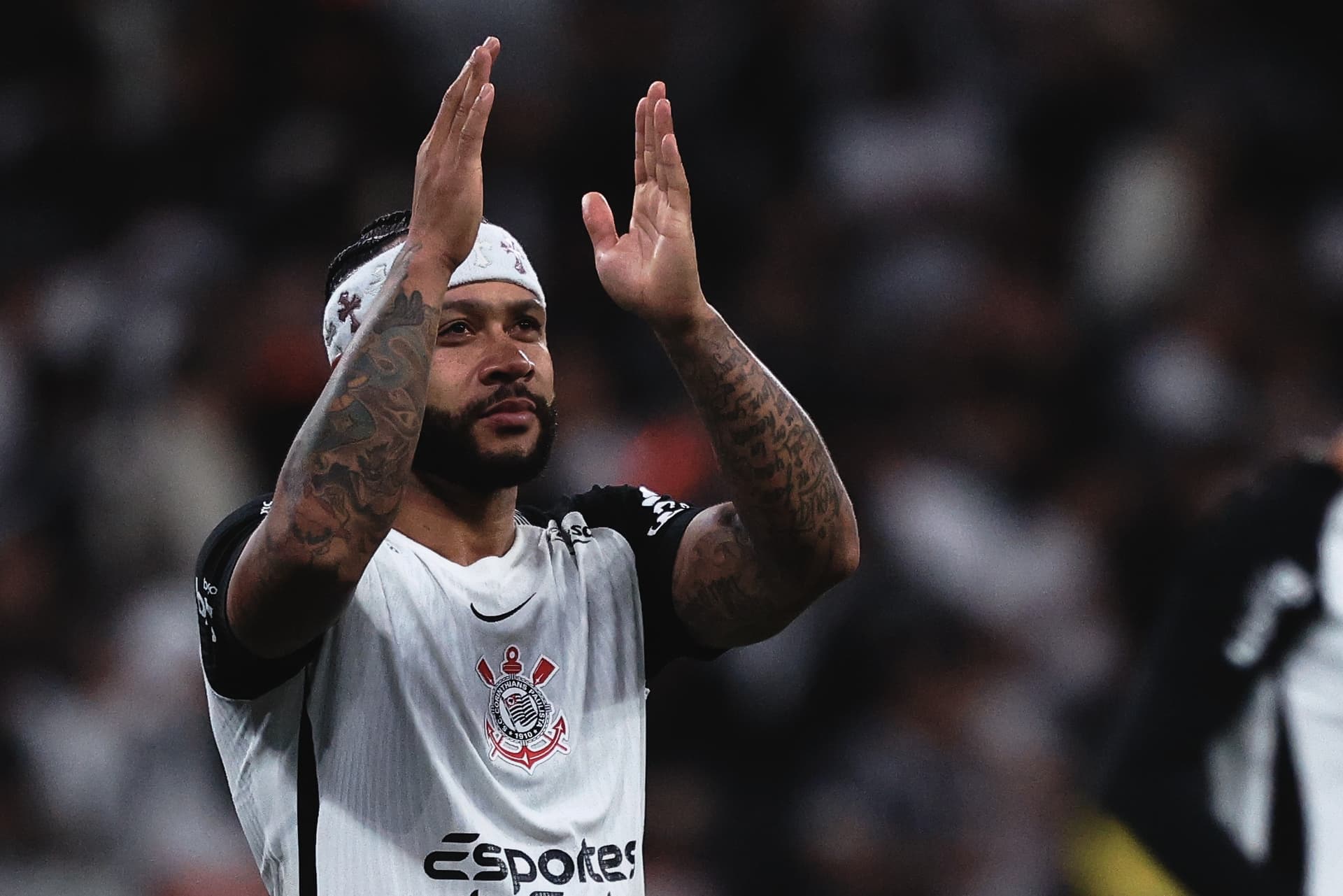 Memphis em ação pelo Corinthians