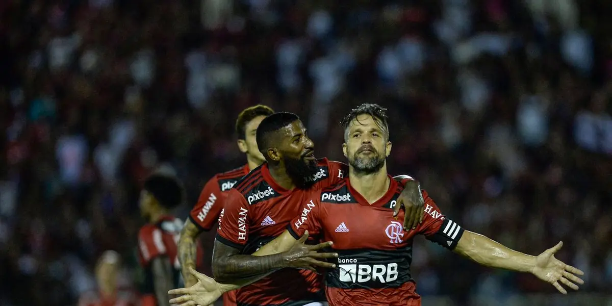 Mesmo com algumas atuações ruins nos jogos recentes, o nome dele é um pedido da torcida