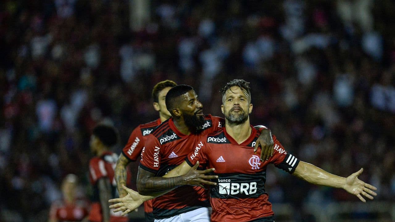 Mesmo com algumas atuações ruins nos jogos recentes, o nome dele é um pedido da torcida