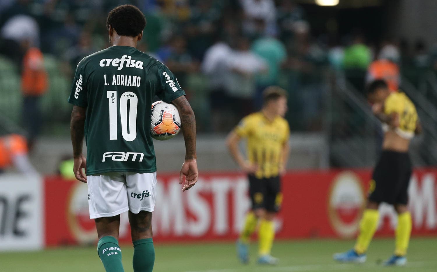 Mesmo com gol que deu ao Palmeiras ganhar a partida contra o Sport, jogador segue sendo criticado pela torcida