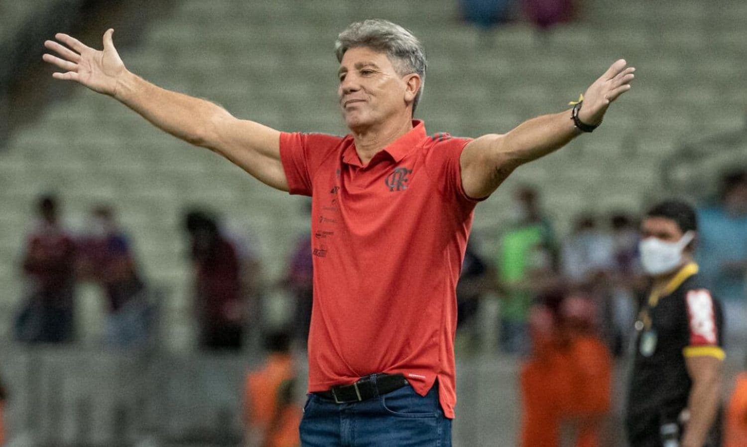 Mesmo com goleada sobre o Fortaleza, Renato Portaluppi foi tirado do sério pela imprensa e cometeu gafe que entrega o Brasileirão