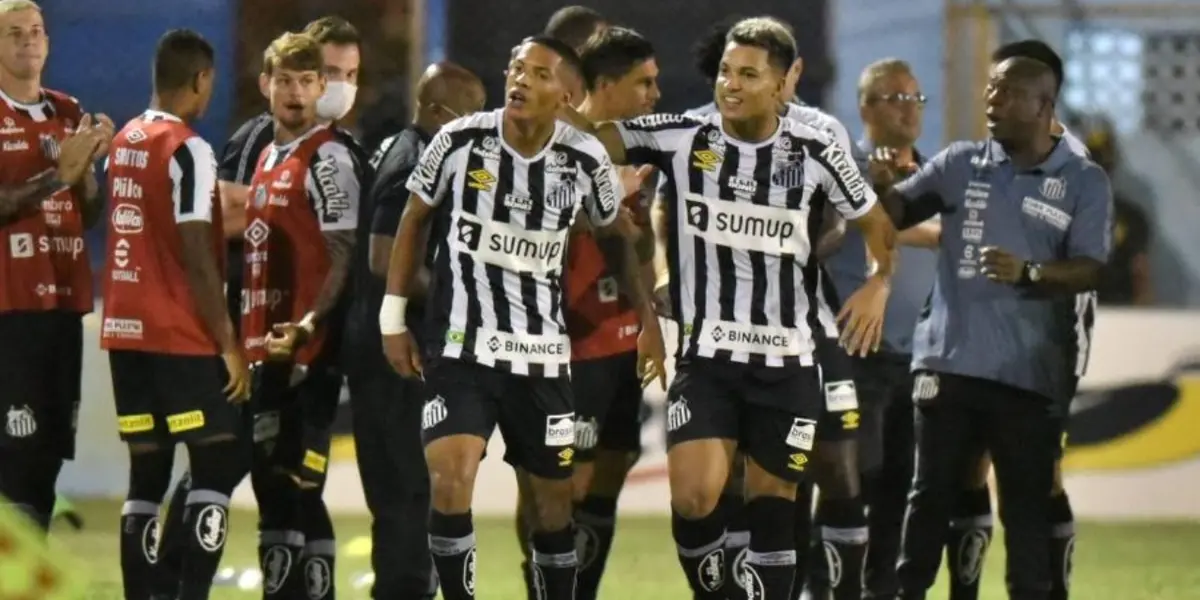Mesmo com os protestos da torcida, jogador foi titular e tem a confiança do novo técnico
