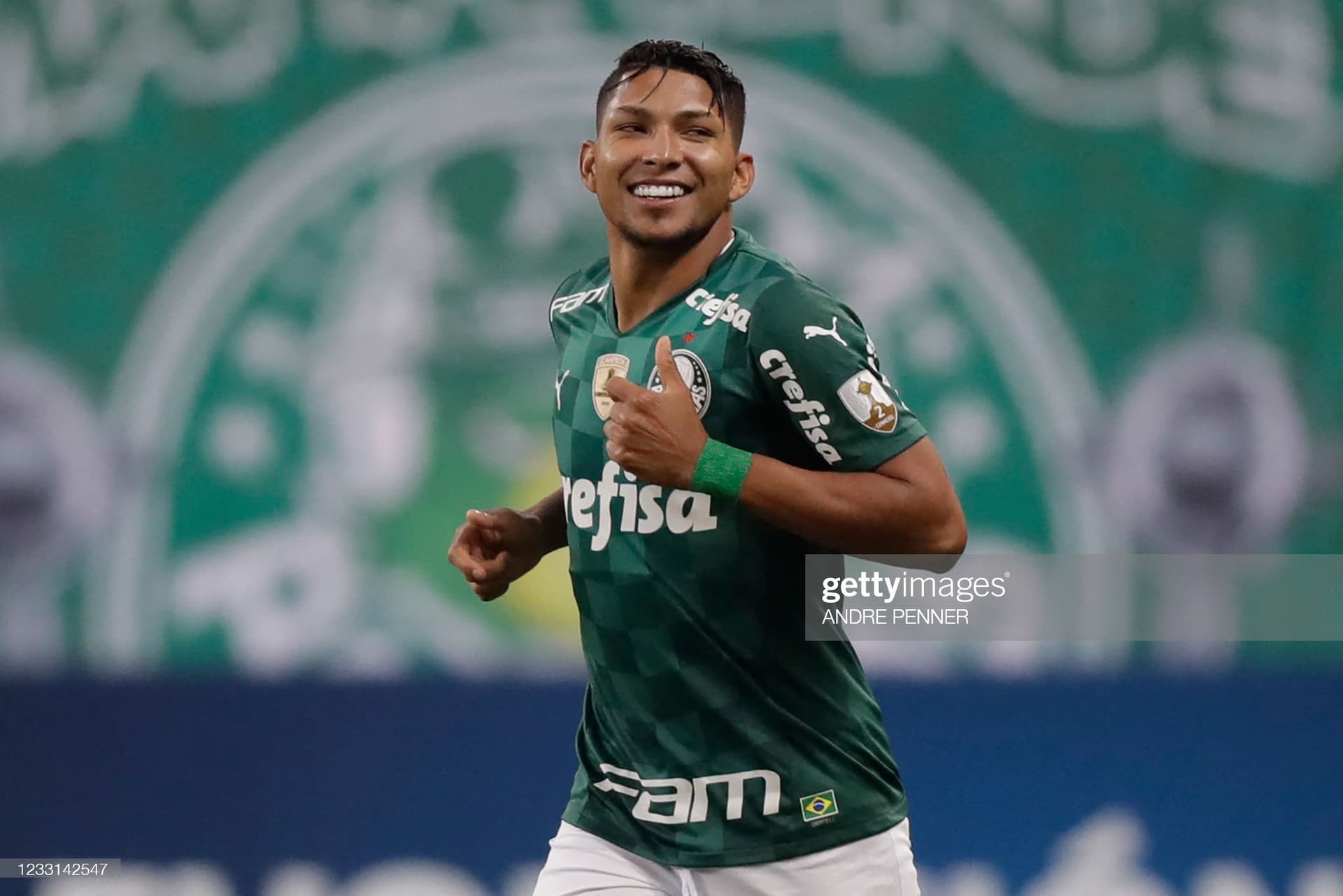 Mesmo contratando atacantes, Rony tem resolvido