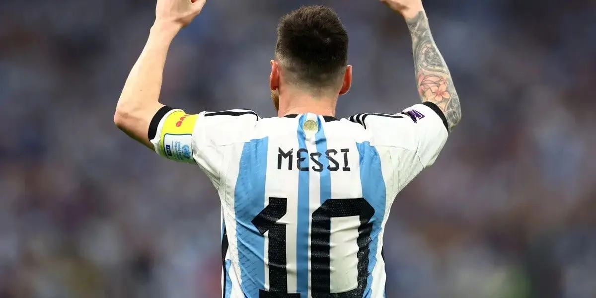 Messi foi visto jantando tranquilamente com a sua família em Buenos Aires, Argentina, e causou um grande tumulto