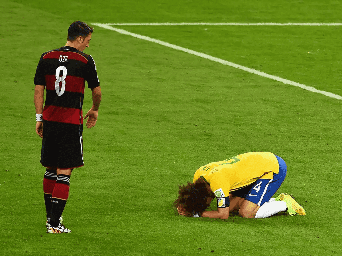 Mesut Özil, ex-Real Madrid e Seleção Alemã, anunciou a sua aposentadoria do futebol nesta quarta-feira