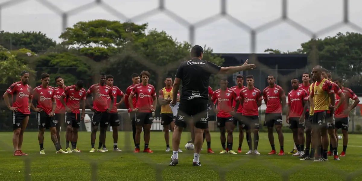 Mudanças radicais em pouco tempo deixam o clima tenso no São Paulo e dois jogadores se revoltam pela demissão de Hernán Crespo