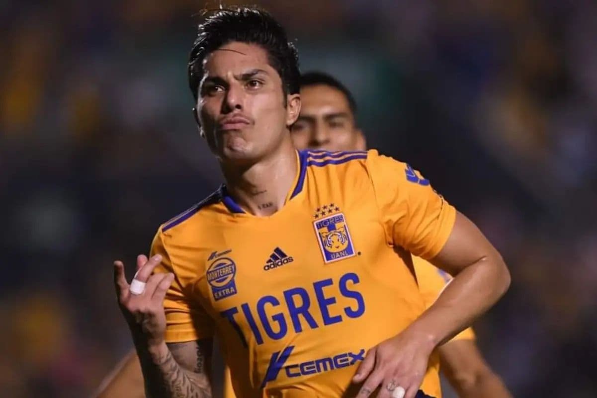 Na mira do Flamengo, defensor mexicano recebeu proposta do exterior