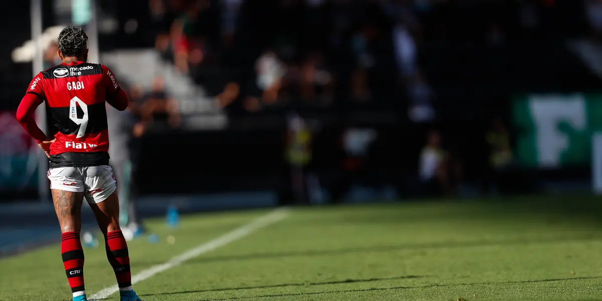 Na saída para o intervalo, torcedor tricolor teria chamado o camisa 9 do Flamengo de "macaco"